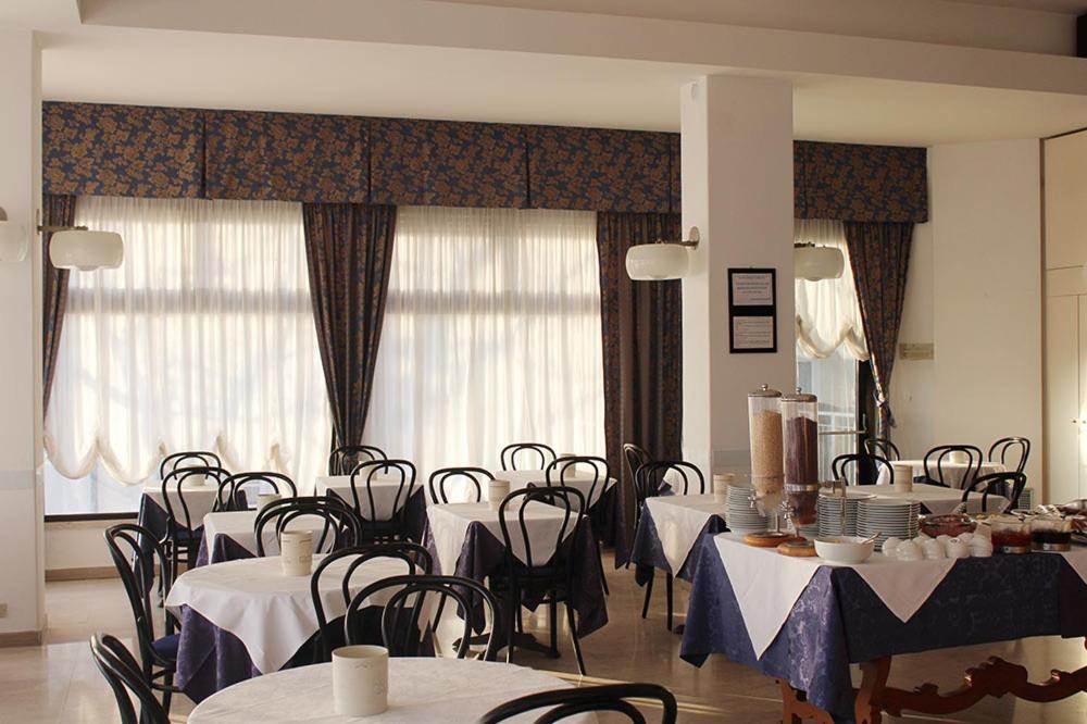Hotel Grand Meeting Rimini Ngoại thất bức ảnh
